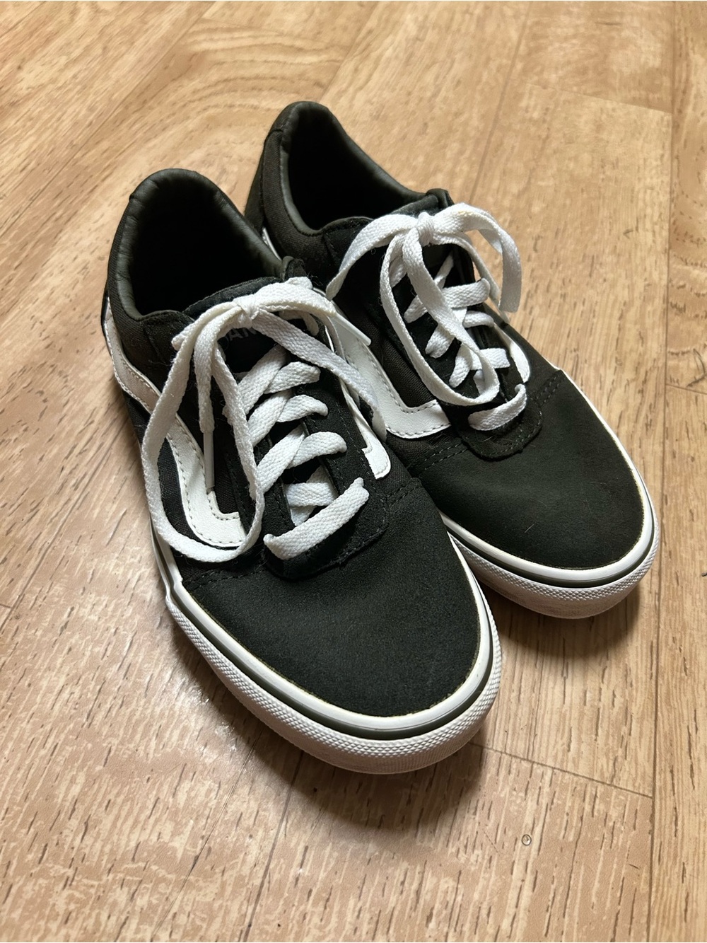 Vans Low Top Army Green / Dark Khaki Sneakers - Size women's 6